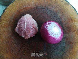 洋葱头炒肉的做法步骤：1