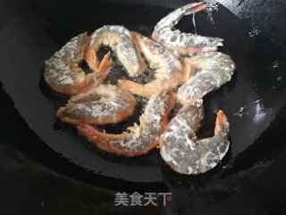 避风塘炒虾的做法步骤：3