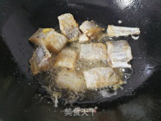 红烧带鱼的做法步骤：4