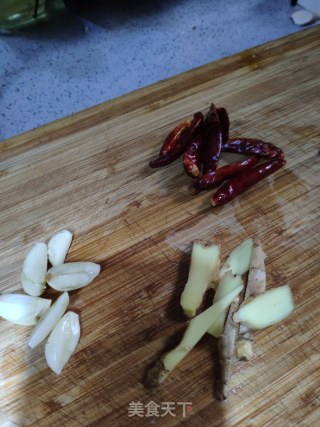 电饭锅卤牛腱子的做法步骤：4