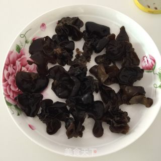 木耳蒸排骨的做法步骤：5