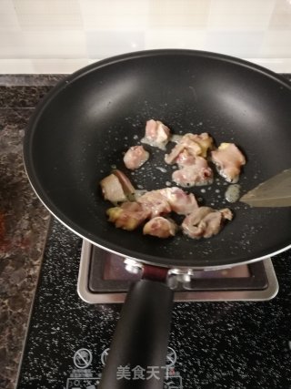 鸡块爆炒土豆丝的做法步骤：3