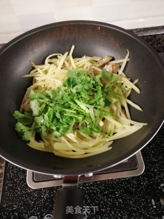 鸡块爆炒土豆丝的做法步骤：4