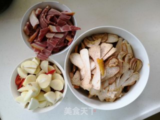 炒黄牛肝菌的做法步骤：1