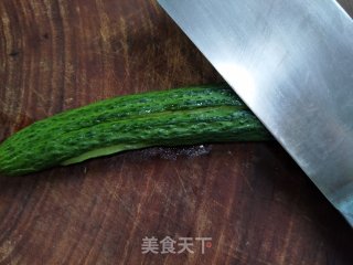 黄瓜拌金针菇的做法步骤：1