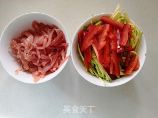 小瓜炒肉的做法步骤：1