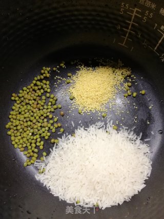 绿豆小米咸排骨粥的做法步骤：3