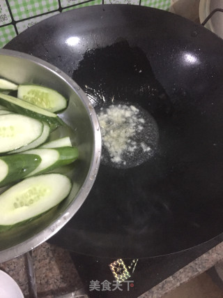 黄瓜炒鸡蛋的做法步骤：3