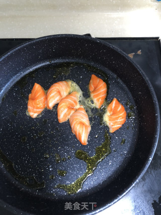 花式海鲜腊肠饭的做法步骤：2