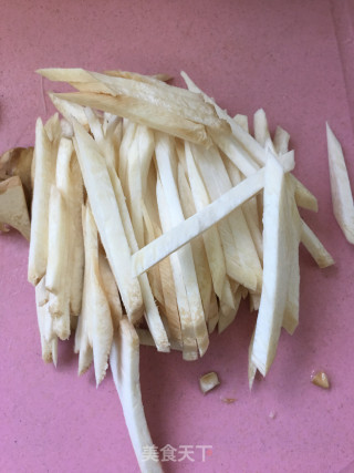 杏鲍菇辣椒炒肉丝的做法步骤：1