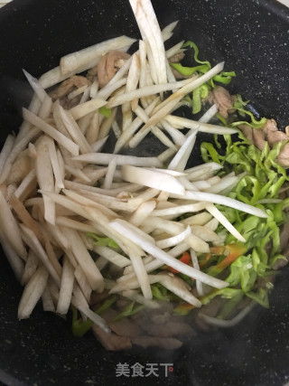 杏鲍菇辣椒炒肉丝的做法步骤：6