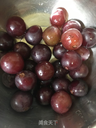 鲜榨葡萄汁的做法步骤：1
