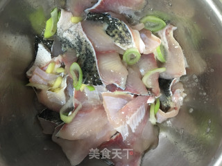 青椒杏鲍菇炒鱼片的做法步骤：1