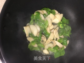 青椒杏鲍菇炒鱼片的做法步骤：6