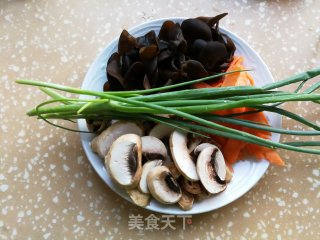 鲜黄花菜小炒的做法步骤：3