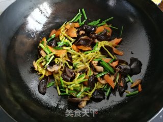 鲜黄花菜小炒的做法步骤：6