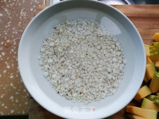 薏米南瓜羹的做法步骤：1