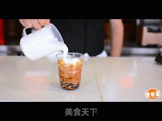 誉世晨奶茶技术培训——喜茶阿华田的做法步骤：9