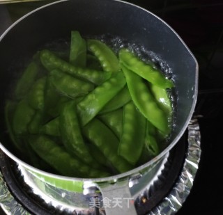 爽口凉拌荷兰豆的做法步骤：2