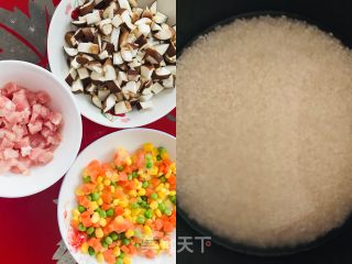 香菇什锦焖饭的做法步骤：1