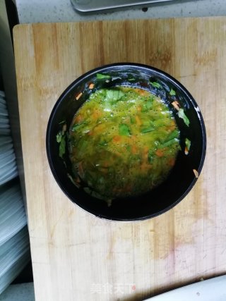 手抓饼版鸡蛋饼的做法步骤：2