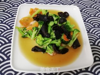 西蓝花炒时蔬的做法步骤：7