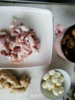 鹌鹑蛋炖肉的做法步骤：1