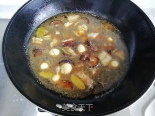 鹌鹑蛋炖肉的做法步骤：6