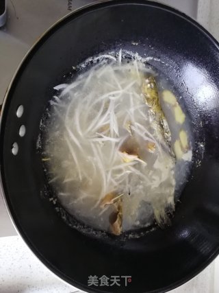 昂刺鱼萝卜丝汤的做法步骤：7