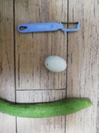 丝瓜鸭蛋汤的做法步骤：1