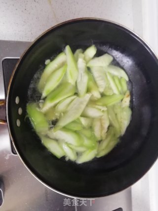 丝瓜鸭蛋汤的做法步骤：4