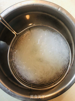 凉拌菠菜粉丝的做法步骤：4