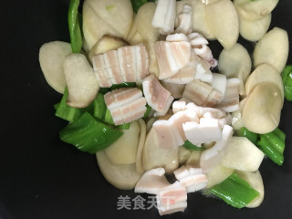 青椒杏鲍菇炒鱿鱼的做法步骤：5