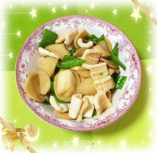 青椒杏鲍菇炒鱿鱼的做法步骤：7