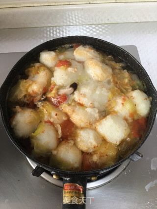 西红柿香菇包菜鱼圆汤的做法步骤：4