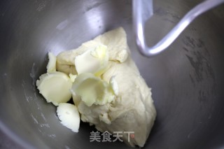牛角小面包的做法步骤：2
