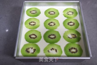 猕猴桃酸奶奶酪慕斯蛋糕的做法步骤：17