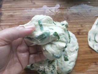葱香发面油饼的做法步骤：8