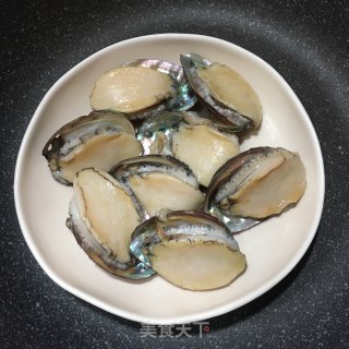 红烧鲍鱼的做法步骤：1