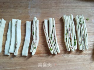 水煎椒盐培根花卷的做法步骤：7