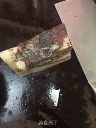 花菜炒烟熏肉的做法步骤：3