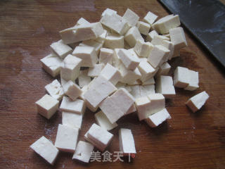 洋葱扇贝肉炒老豆腐的做法步骤：2