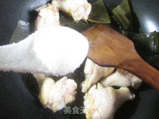 海带烧鸡翅根的做法步骤：6