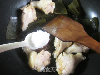 海带烧鸡翅根的做法步骤：7