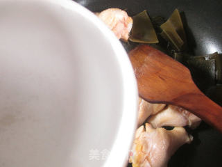 海带烧鸡翅根的做法步骤：8