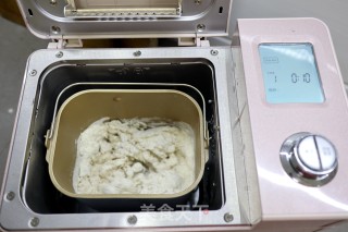 面包机版全麦吐司的做法步骤：2