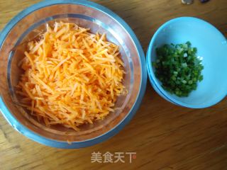 胡萝卜蛋炒饭的做法步骤：2