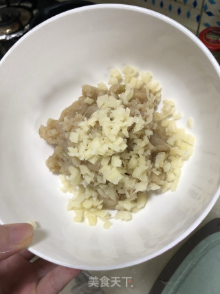 水晶鸡肉藕丁包的做法步骤：4