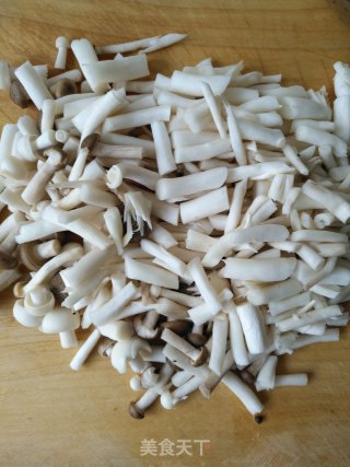 肉丸菌菇汤的做法步骤：1
