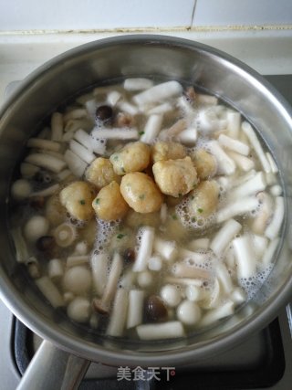 肉丸菌菇汤的做法步骤：4
